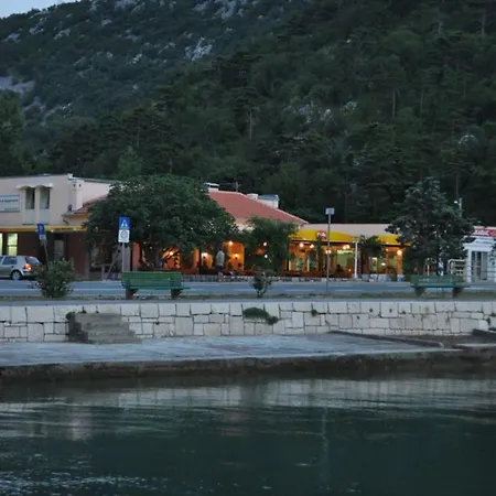 Guesthouse Bakarac בית הארחה 3*